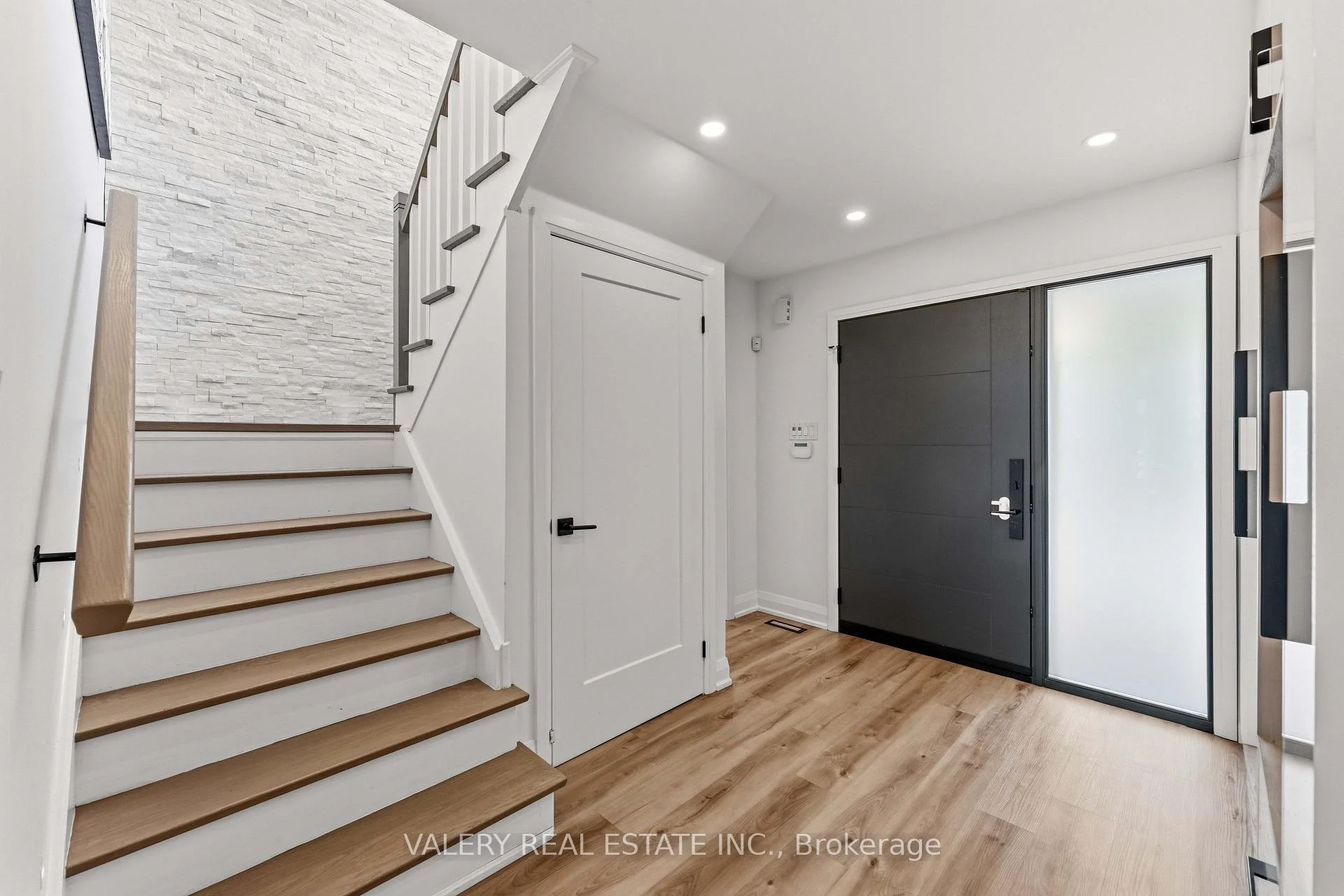 Photo 4 of 9 Vanguard Road, Vaughan, Patterson — HOMEH