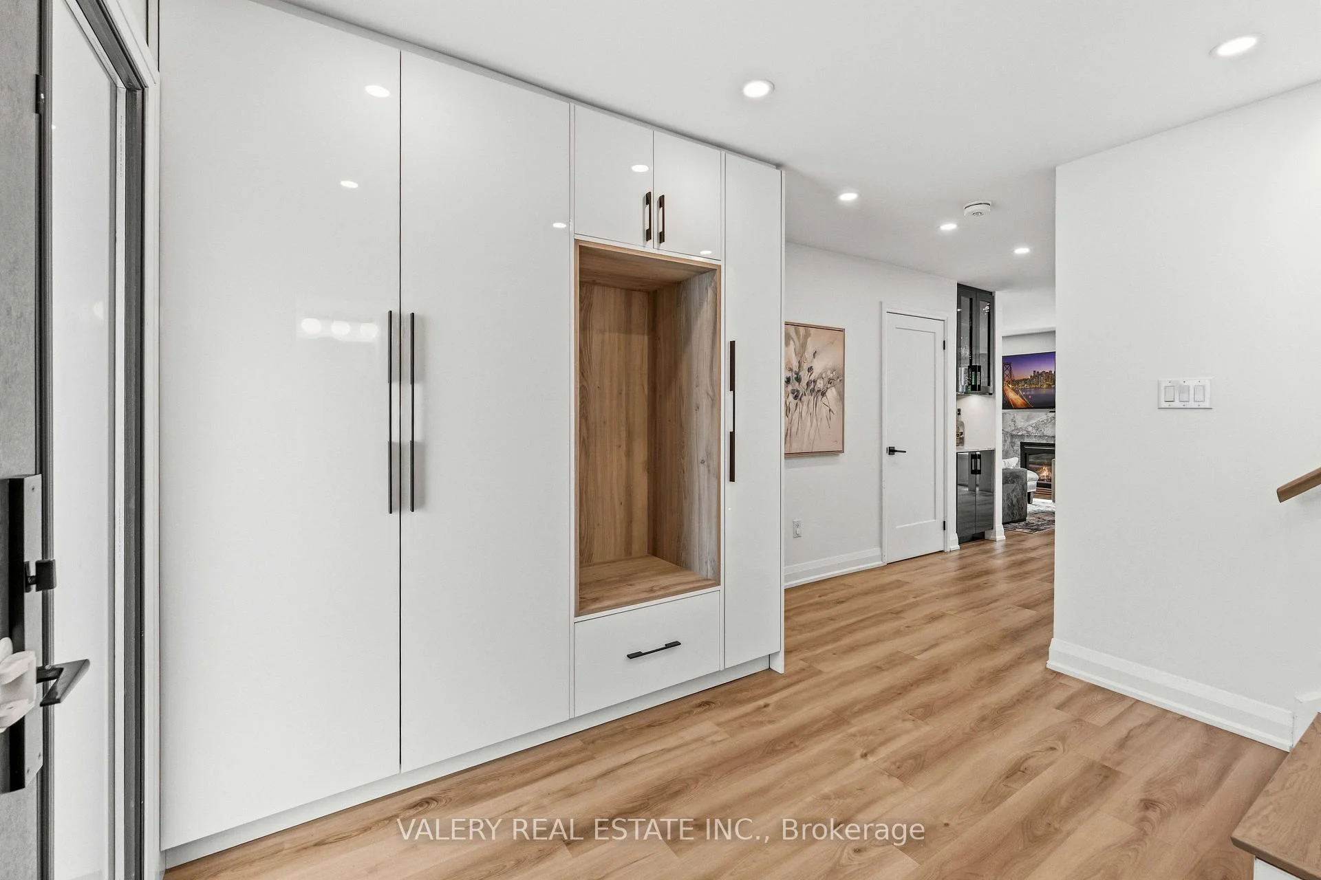Photo 5 of 9 Vanguard Road, Vaughan, Patterson — HOMEH