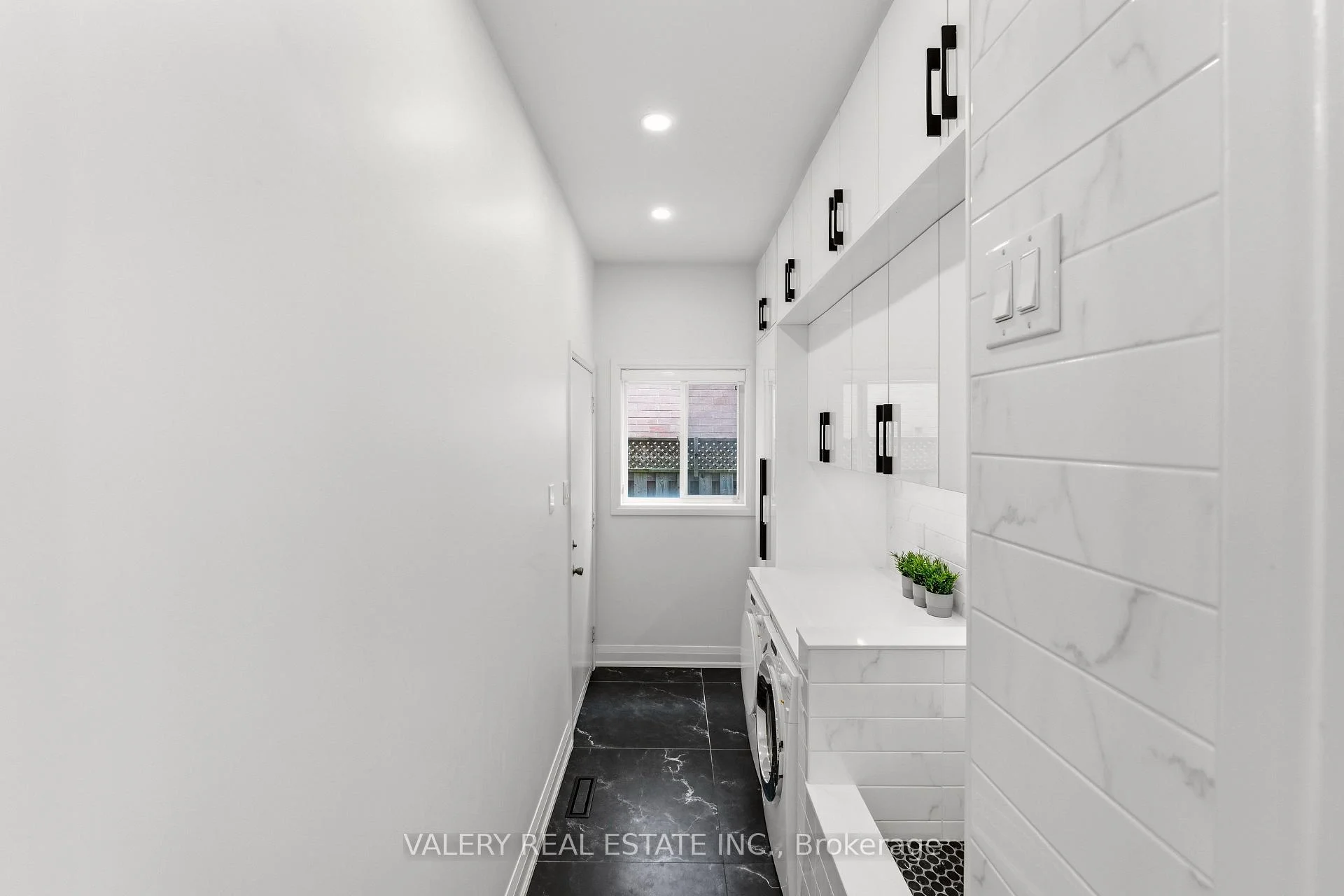 Photo 16 of 9 Vanguard Road, Vaughan, Patterson — HOMEH