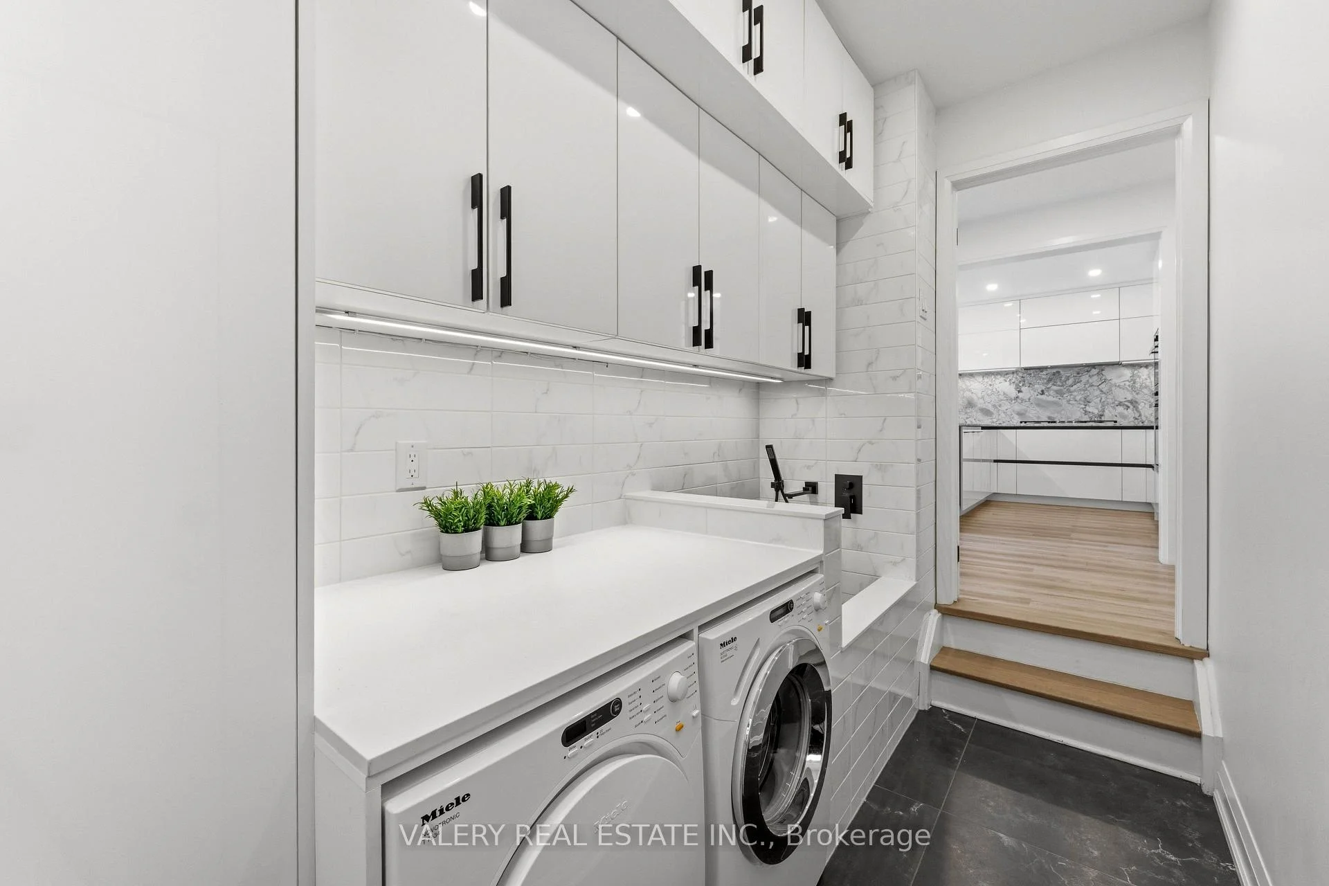 Photo 17 of 9 Vanguard Road, Vaughan, Patterson — HOMEH