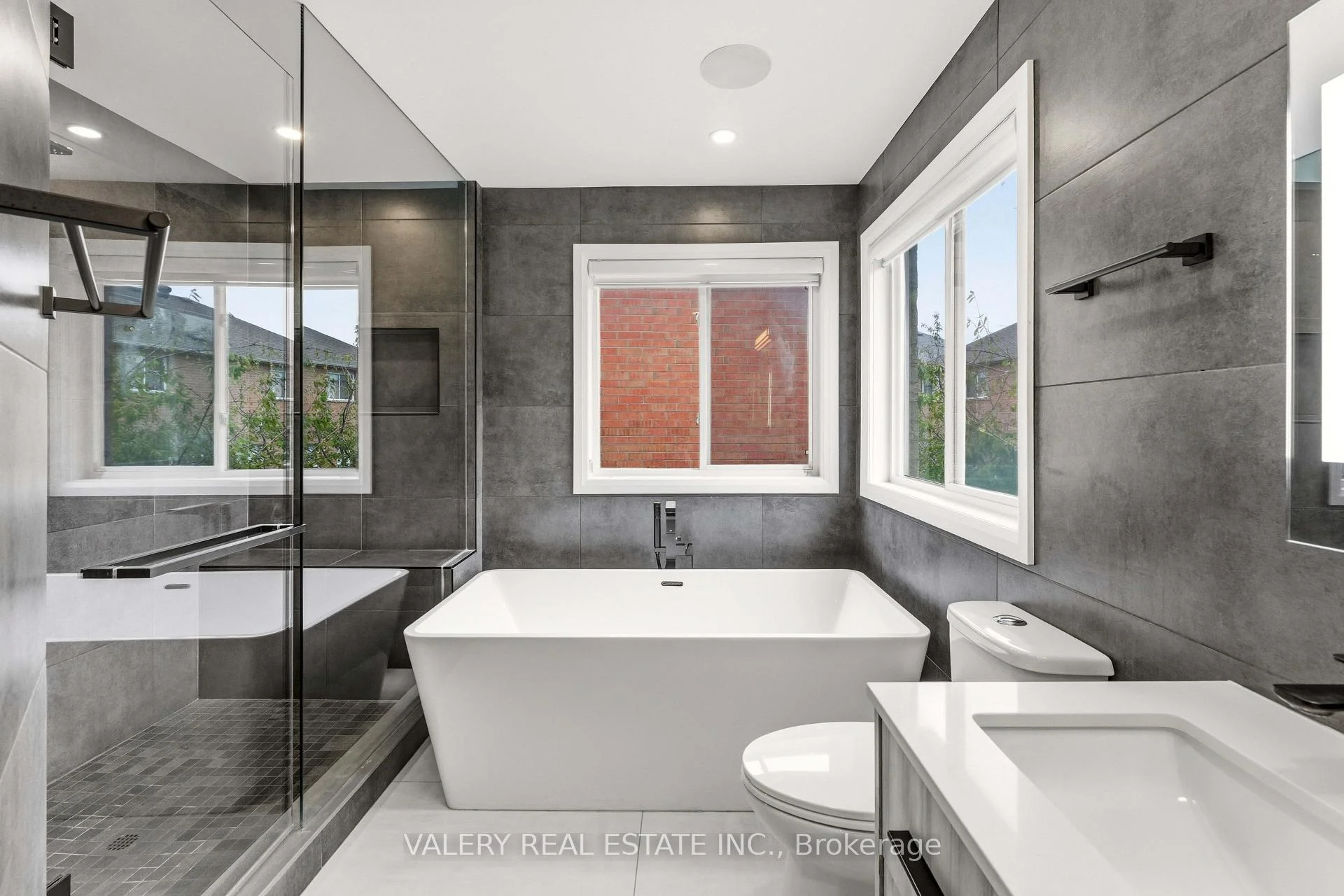 Photo 25 of 9 Vanguard Road, Vaughan, Patterson — HOMEH