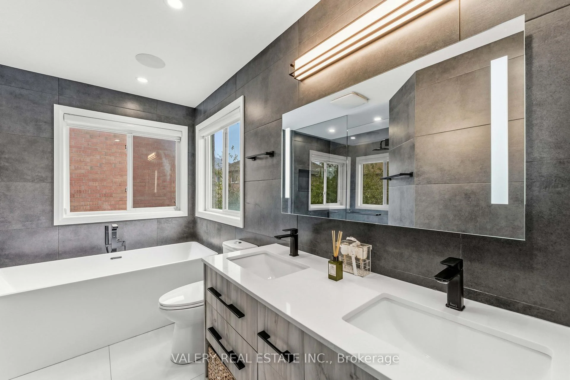 Photo 26 of 9 Vanguard Road, Vaughan, Patterson — HOMEH