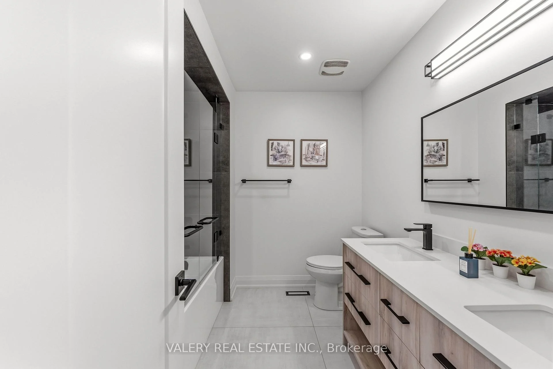 Photo 31 of 9 Vanguard Road, Vaughan, Patterson — HOMEH