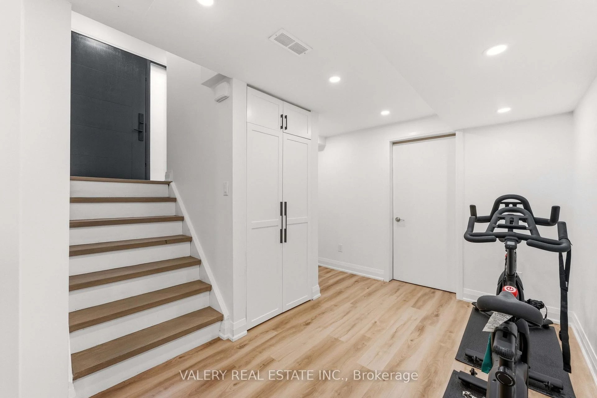 Photo 34 of 9 Vanguard Road, Vaughan, Patterson — HOMEH