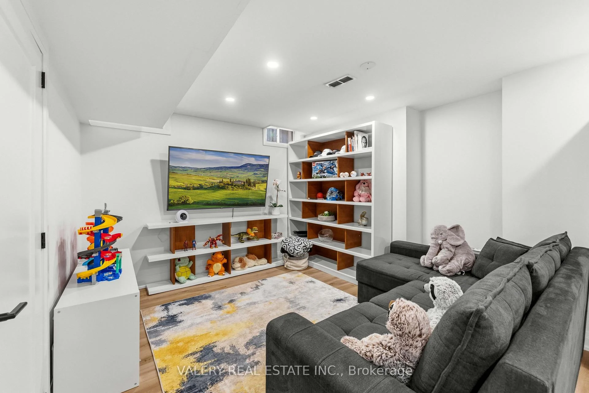 Photo 39 of 9 Vanguard Road, Vaughan, Patterson — HOMEH
