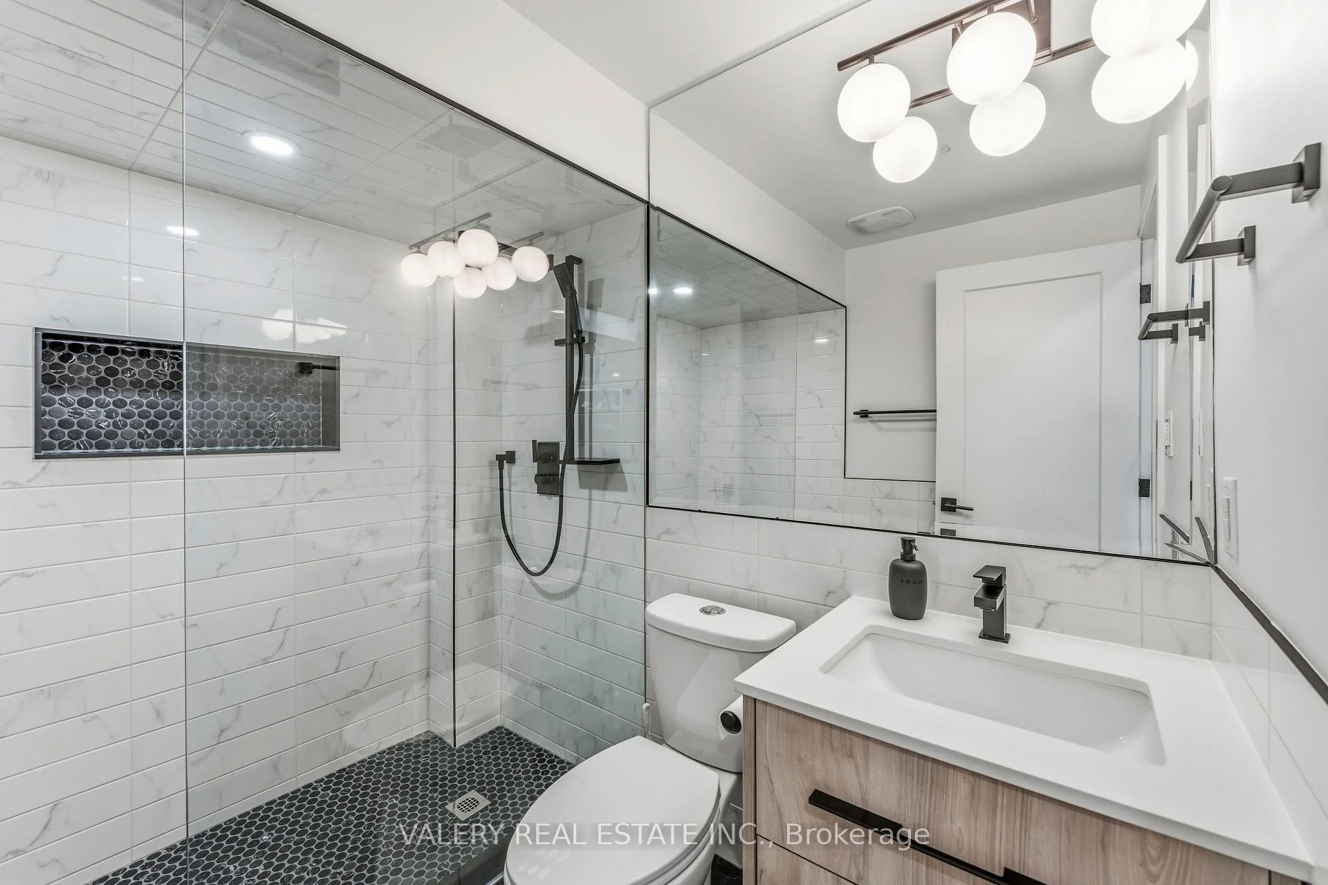 Photo 40 of 9 Vanguard Road, Vaughan, Patterson — HOMEH