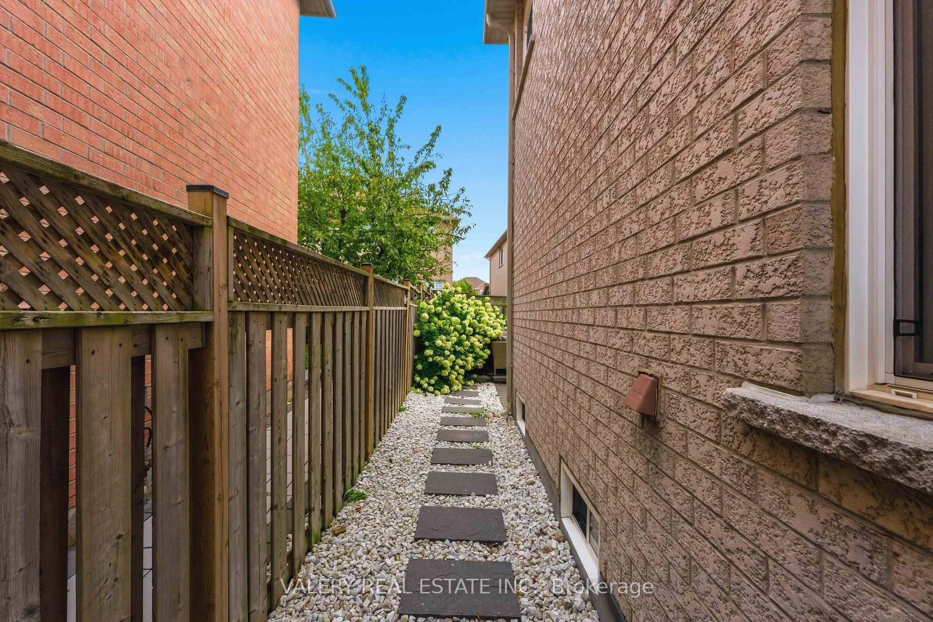 Photo 41 of 9 Vanguard Road, Vaughan, Patterson — HOMEH