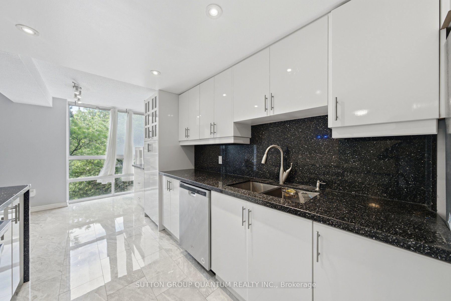 Photo 7 of Unit 304, 3650 Kaneff Crescent, Mississauga, Mississauga Valleys — HOMEH