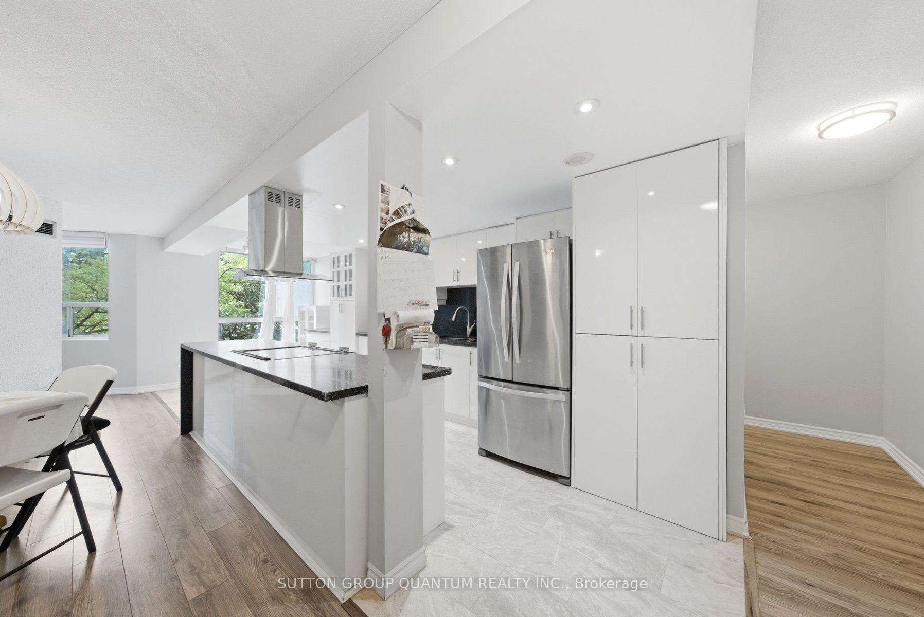 Photo 8 of Unit 304, 3650 Kaneff Crescent, Mississauga, Mississauga Valleys — HOMEH