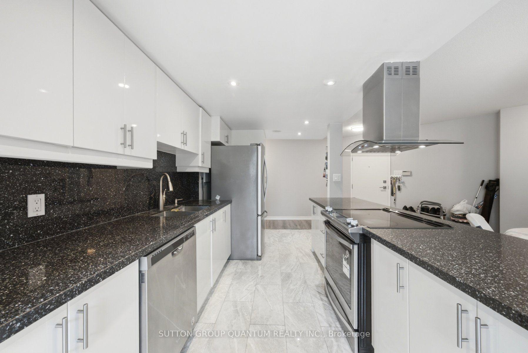 Photo 10 of Unit 304, 3650 Kaneff Crescent, Mississauga, Mississauga Valleys — HOMEH
