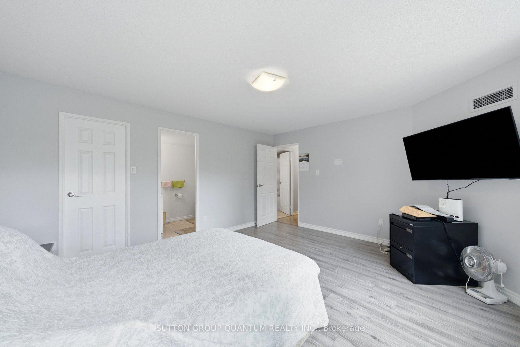Photo 21 of Unit 304, 3650 Kaneff Crescent, Mississauga, Mississauga Valleys — HOMEH