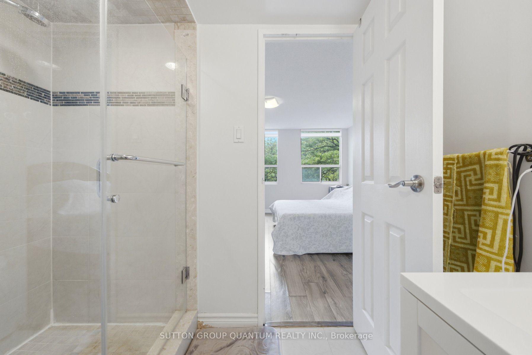Photo 23 of Unit 304, 3650 Kaneff Crescent, Mississauga, Mississauga Valleys — HOMEH
