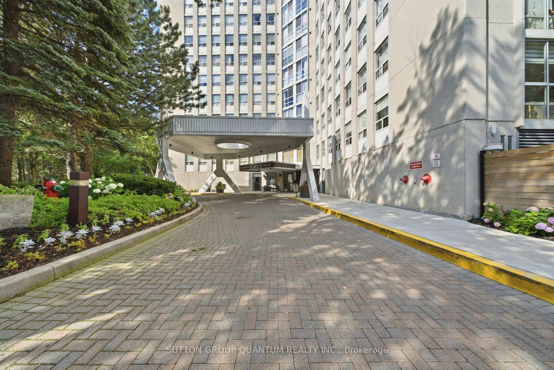 Photo 4 of Unit 304, 3650 Kaneff Crescent, Mississauga, Mississauga Valleys — HOMEH