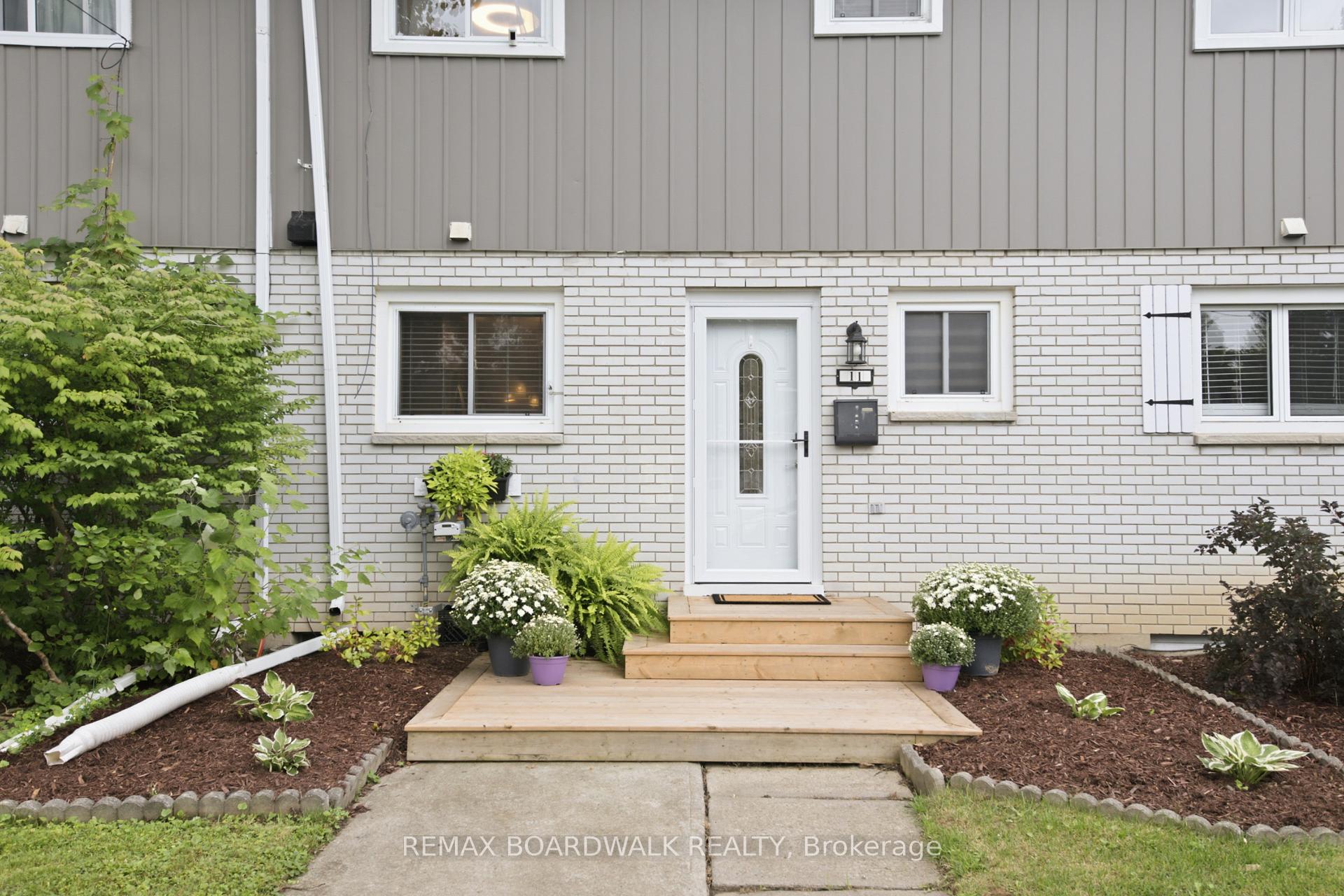 Photo 4 of 11 Maple Avenue, Brockville, Brockville — HOMEH