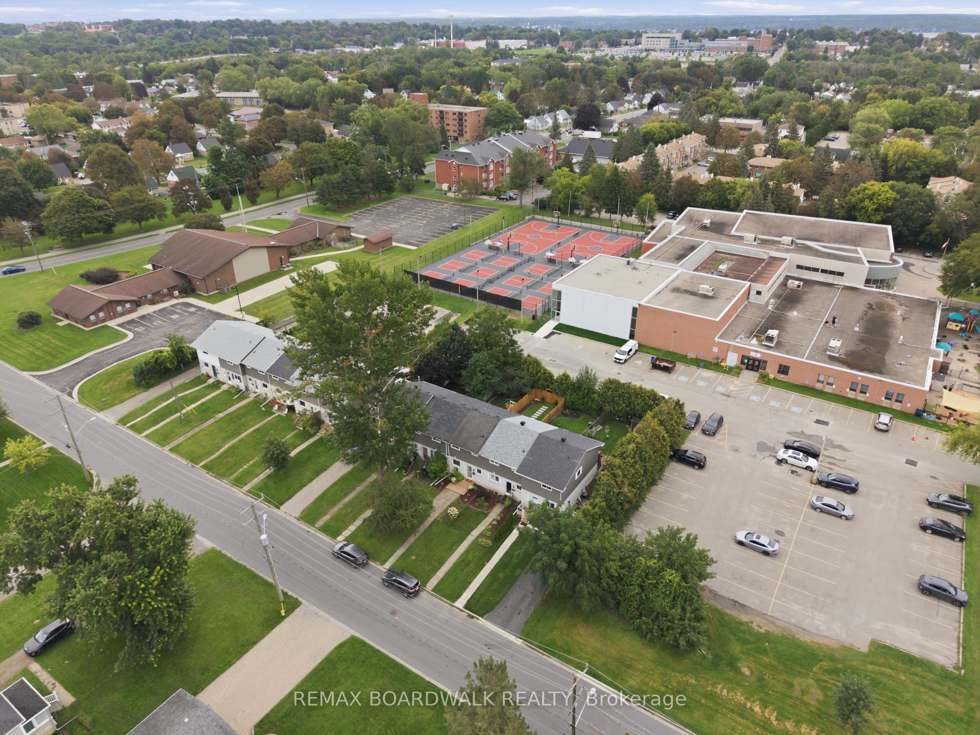 Photo 17 of 11 Maple Avenue, Brockville, Brockville — HOMEH