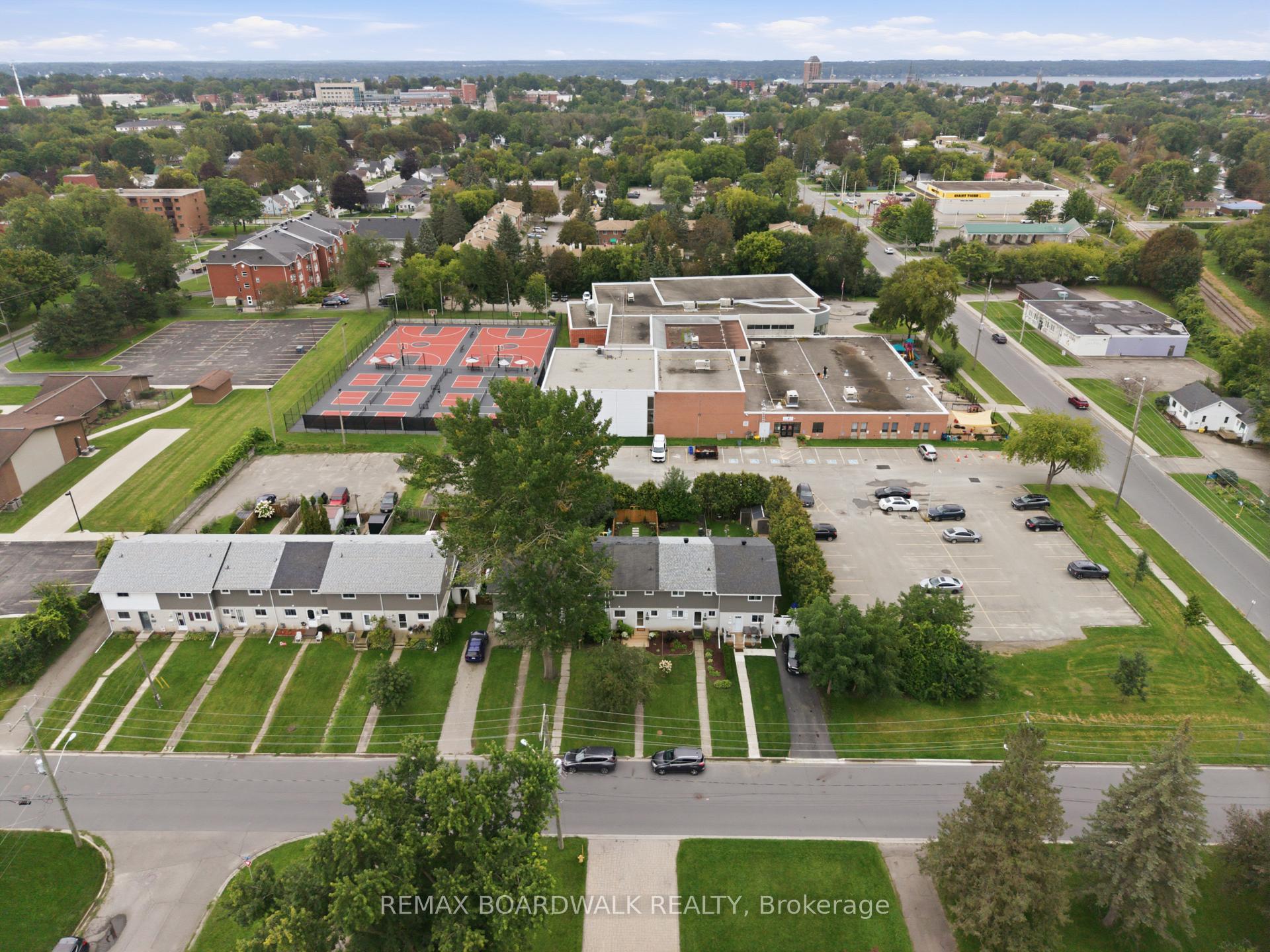 Photo 18 of 11 Maple Avenue, Brockville, Brockville — HOMEH