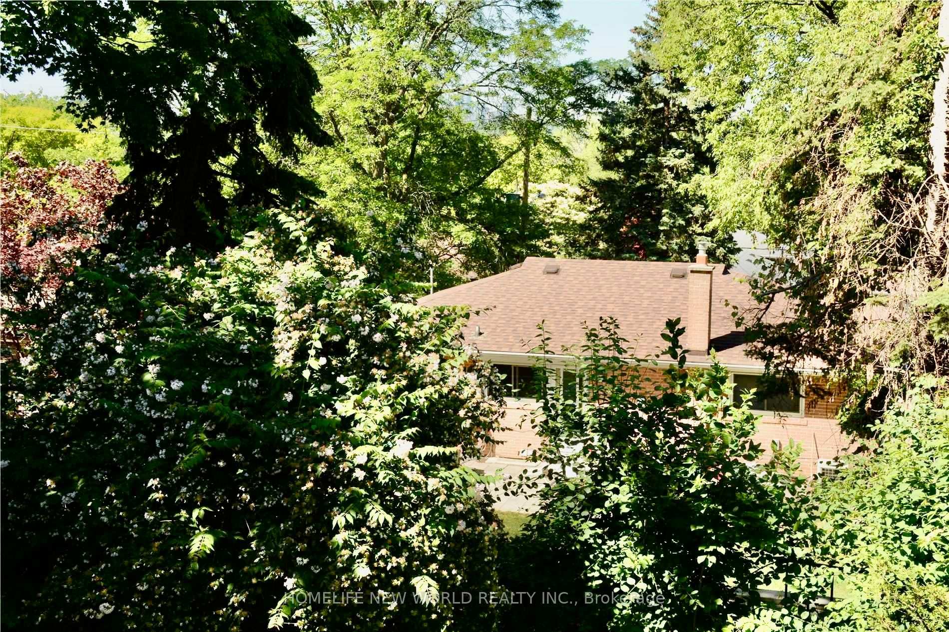 Photo 4 of 40 Brahms Avenue, North York, Hillcrest Village — HOMEH