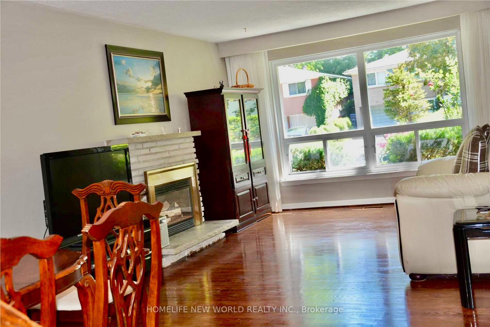 Photo 5 of 40 Brahms Avenue, North York, Hillcrest Village — HOMEH