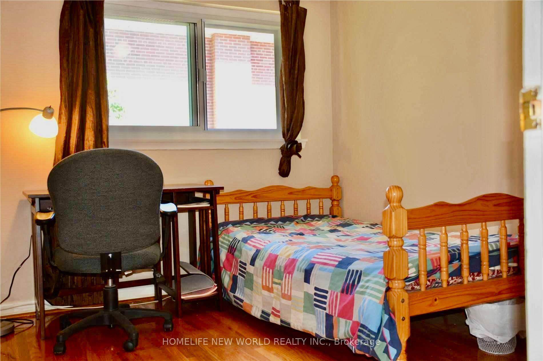 Photo 9 of 40 Brahms Avenue, North York, Hillcrest Village — HOMEH
