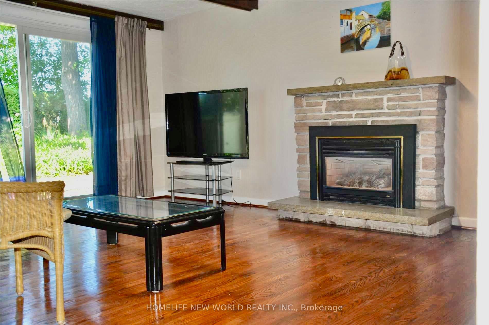 Photo 13 of 40 Brahms Avenue, North York, Hillcrest Village — HOMEH