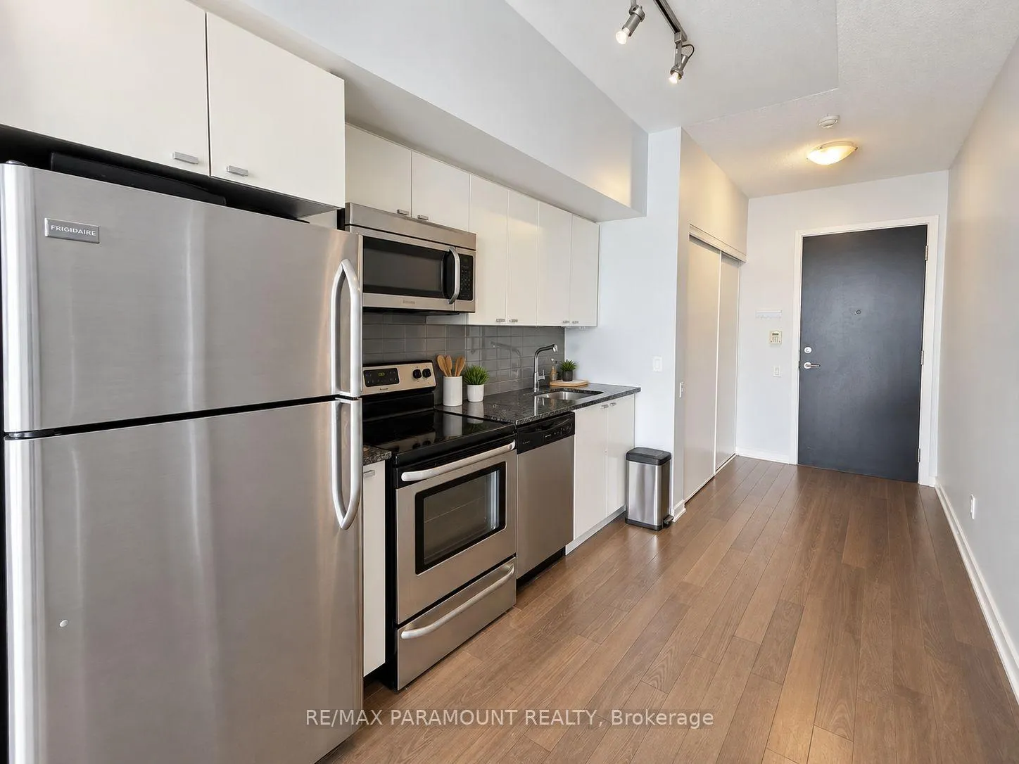 Photo 3 of Unit 3209, 105 The Queensway, Toronto, High Park-Swansea — HOMEH