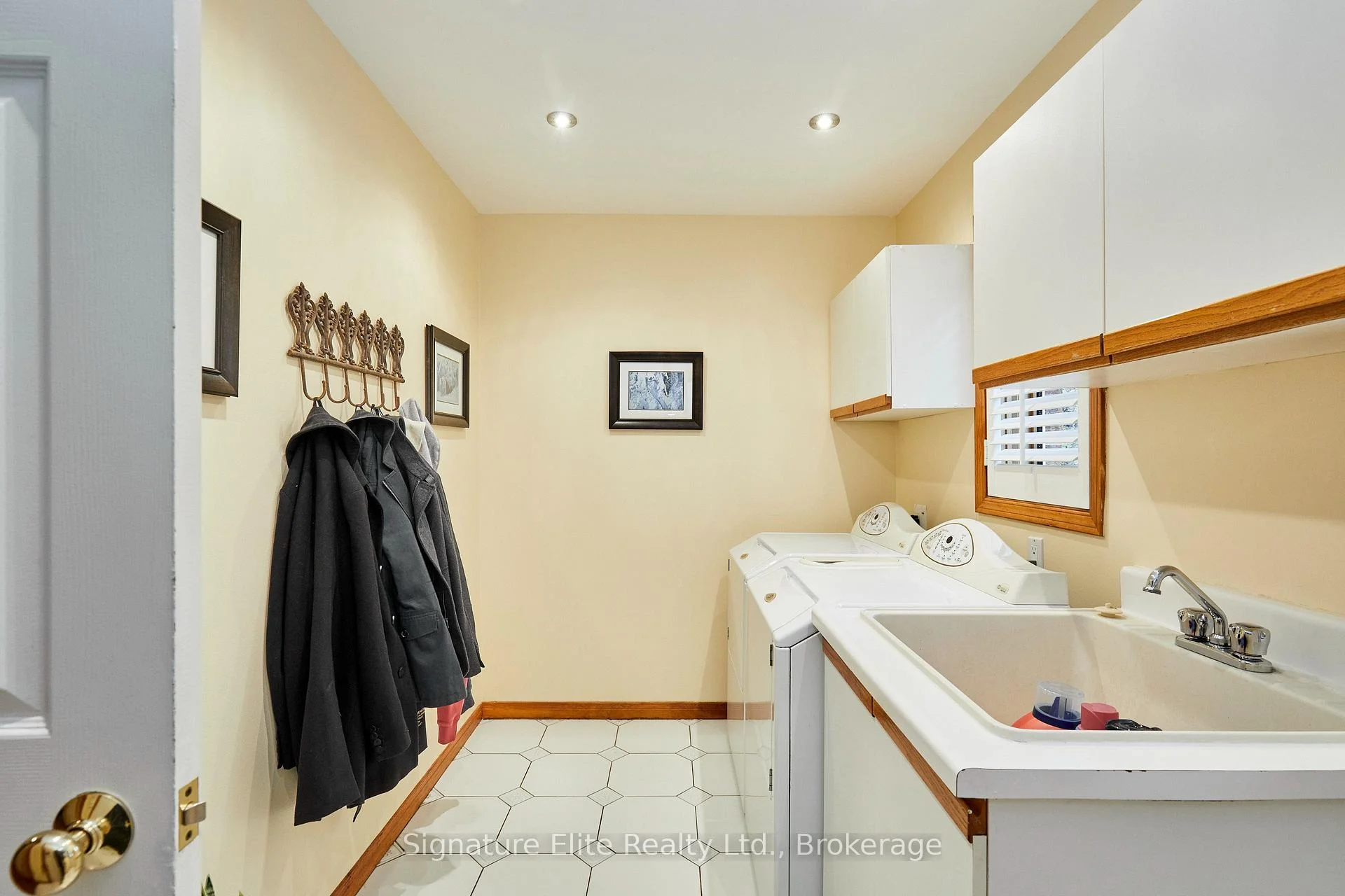 Photo 4 of Unit 401, 170 Avenue Road, Toronto, The Annex — HOMEH