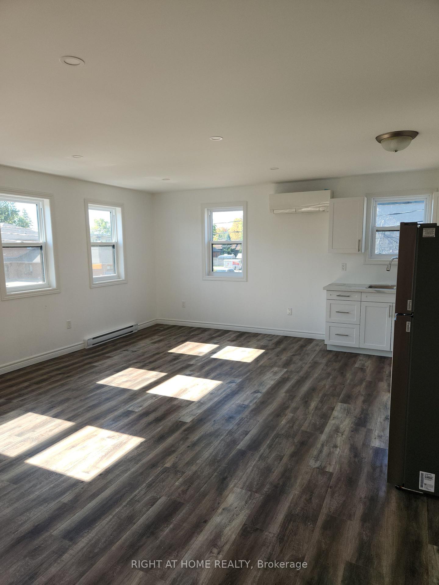 Photo 16 of Unit 201, 9 Queen Street W, Springwater, Elmvale — HOMEH