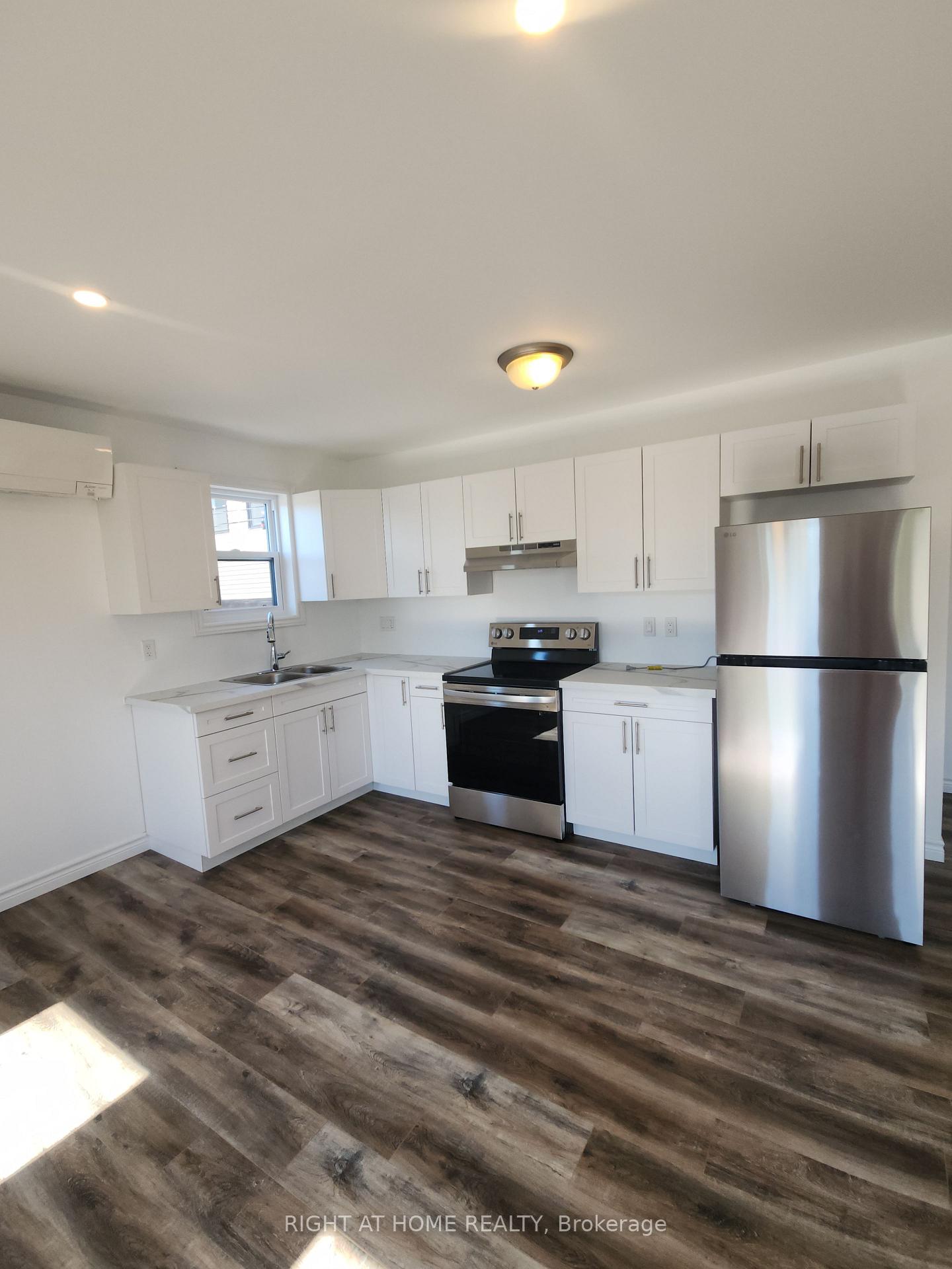 Photo 21 of Unit 201, 9 Queen Street W, Springwater, Elmvale — HOMEH