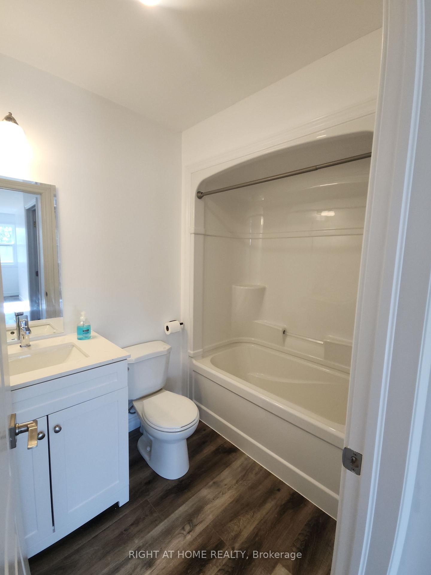 Photo 34 of Unit 201, 9 Queen Street W, Springwater, Elmvale — HOMEH