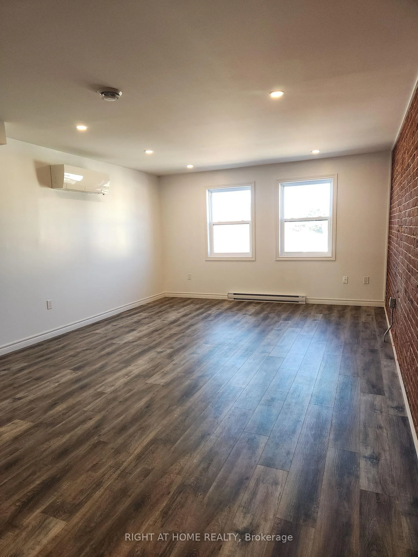 Photo 13 of Unit 201, 9 Queen Street W, Springwater, Elmvale — HOMEH