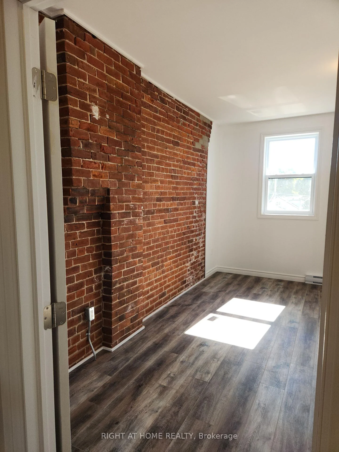 Photo 15 of Unit 201, 9 Queen Street W, Springwater, Elmvale — HOMEH