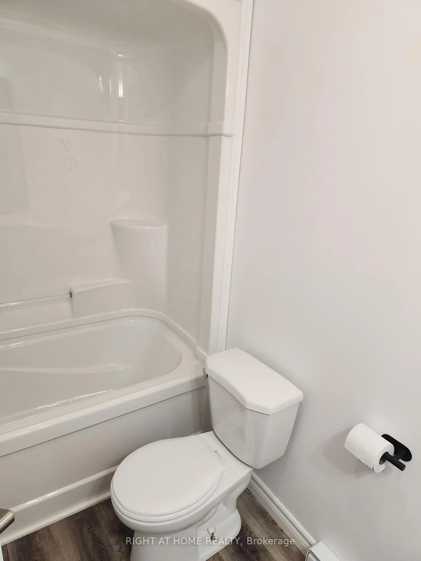 Photo 19 of Unit 201, 9 Queen Street W, Springwater, Elmvale — HOMEH