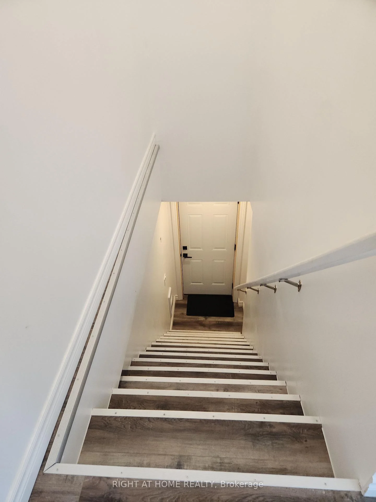 Photo 29 of Unit 201, 9 Queen Street W, Springwater, Elmvale — HOMEH