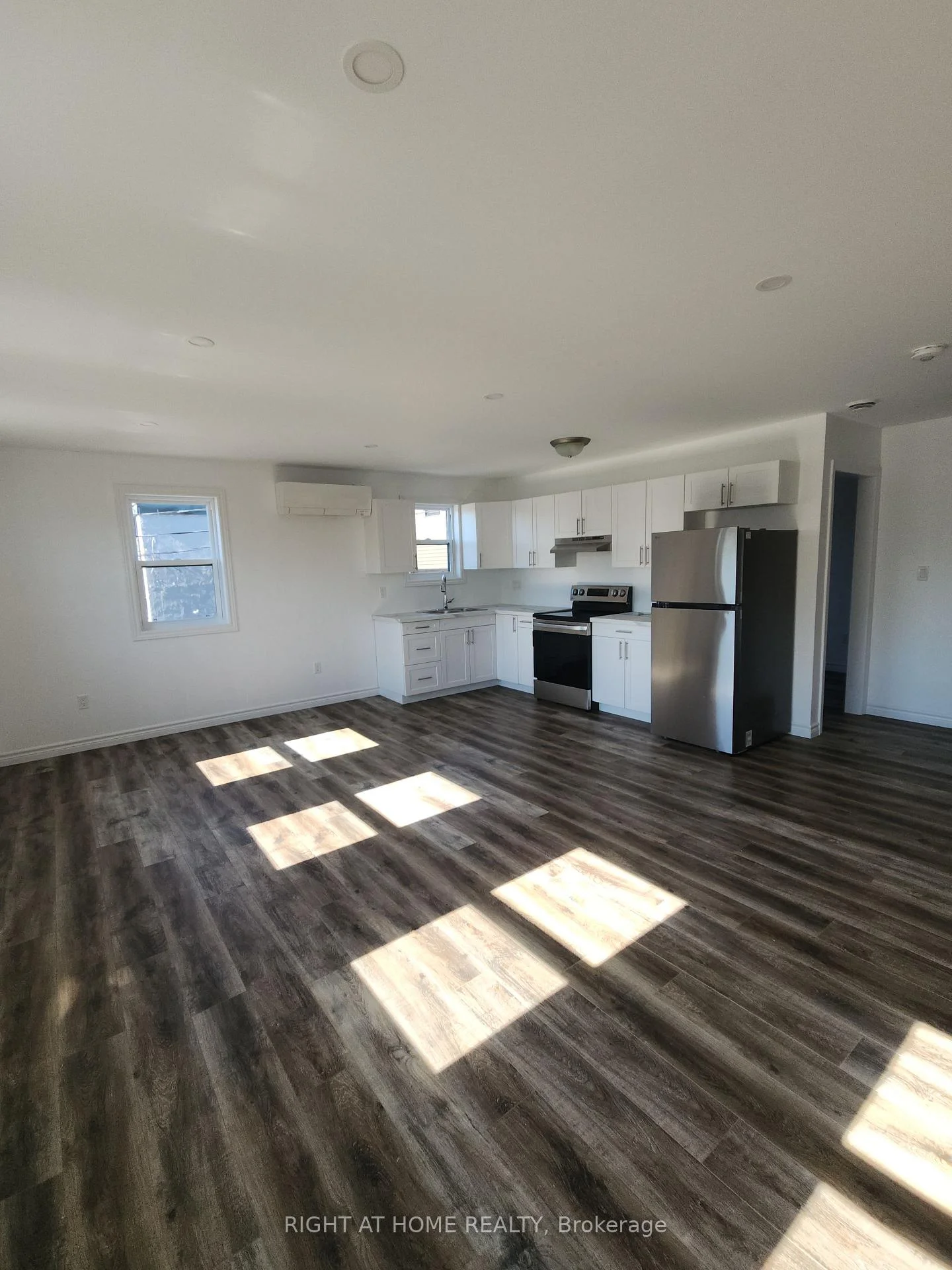 Photo 31 of Unit 201, 9 Queen Street W, Springwater, Elmvale — HOMEH