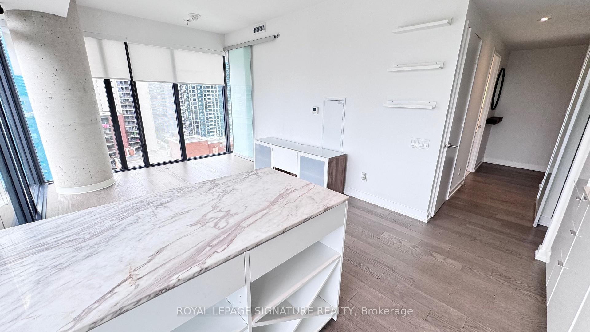 Photo 5 of Unit 1712, 161 Roehampton Avenue, Toronto, Mount Pleasant West — HOMEH