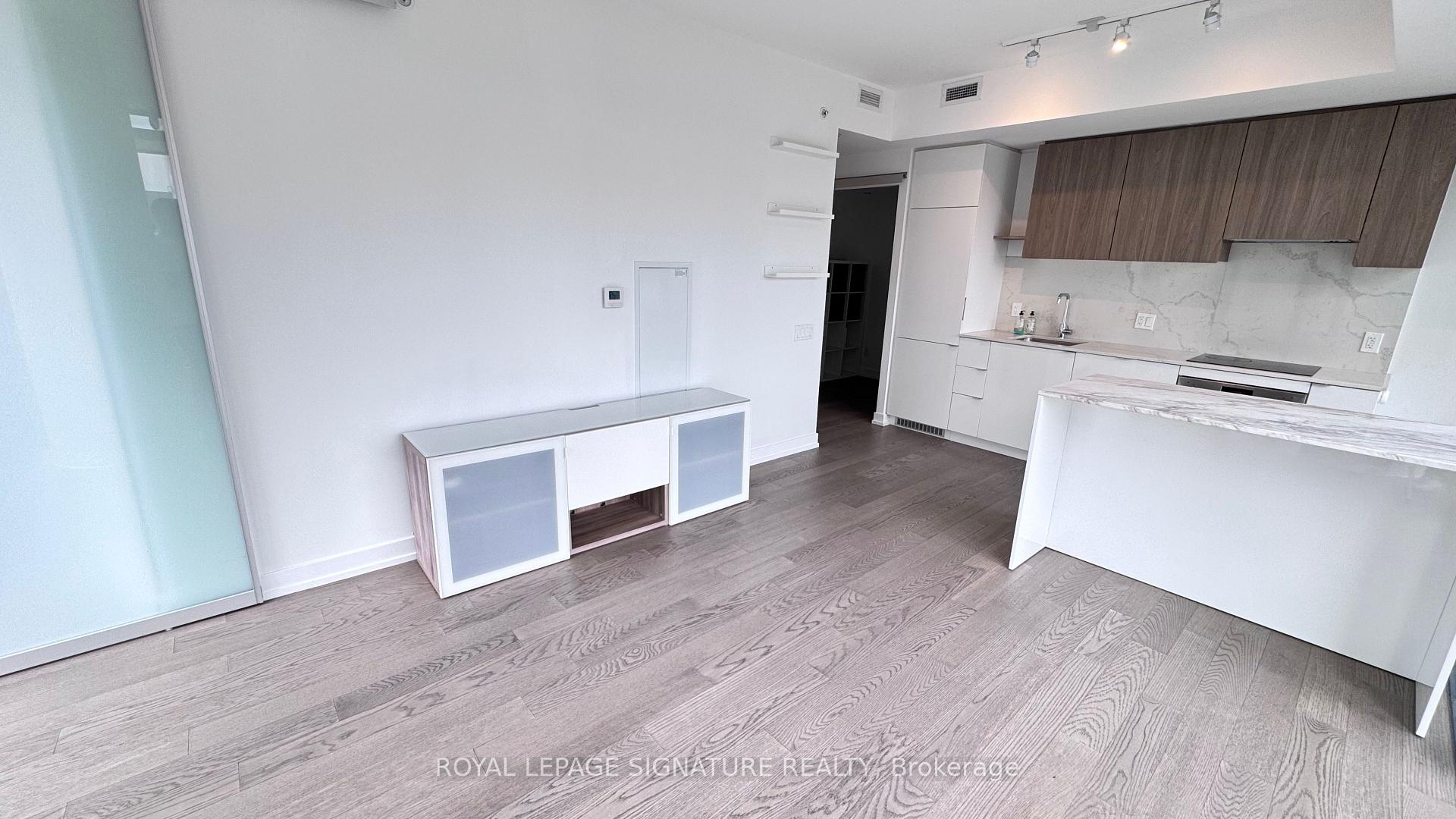 Photo 7 of Unit 1712, 161 Roehampton Avenue, Toronto, Mount Pleasant West — HOMEH