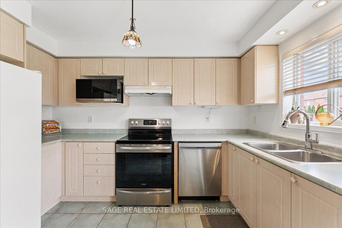Photo 14 of 34 Mcsweeney Crescent, Ajax, Northwest Ajax — HOMEH