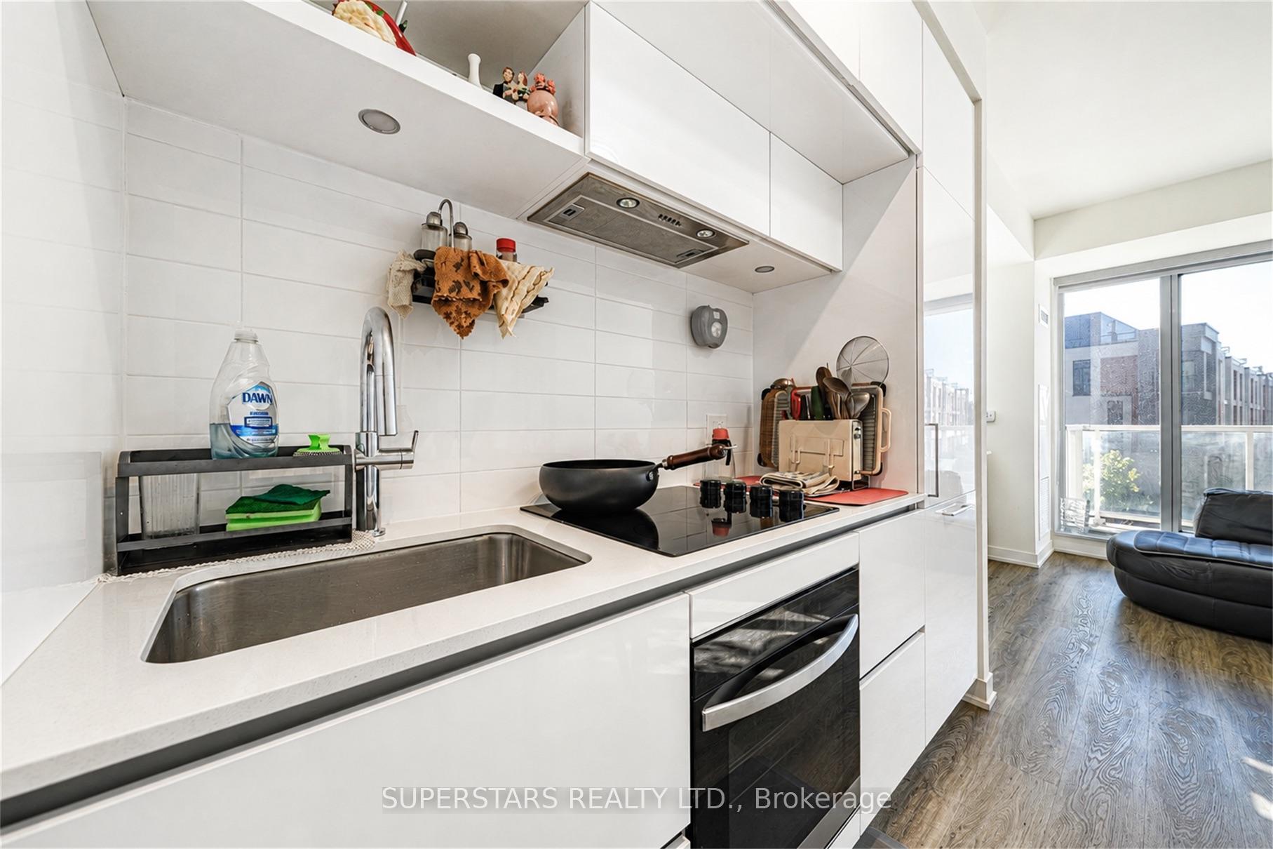 Photo 7 of Unit 230, 2 David Eyer Road, Richmond Hill, Rural Richmond Hill — HOMEH