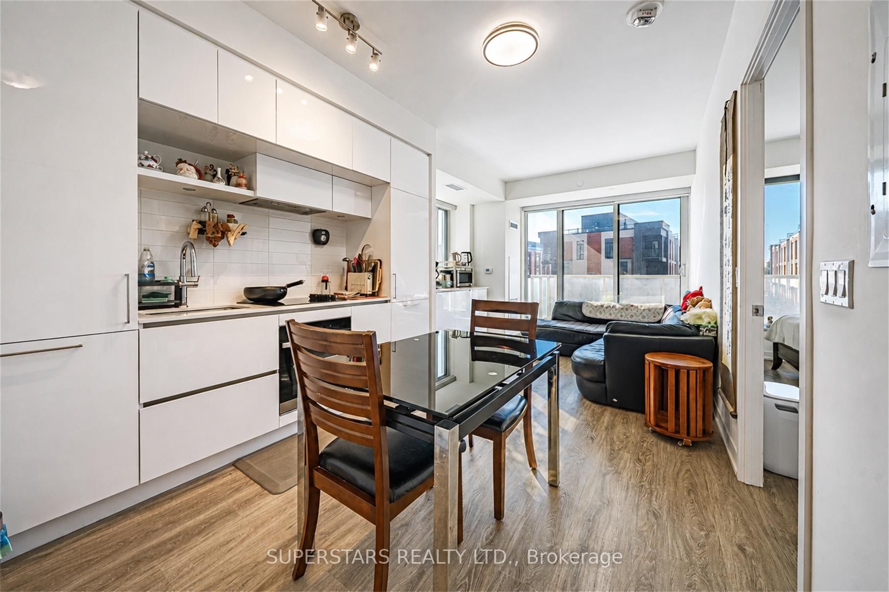 Photo 8 of Unit 230, 2 David Eyer Road, Richmond Hill, Rural Richmond Hill — HOMEH