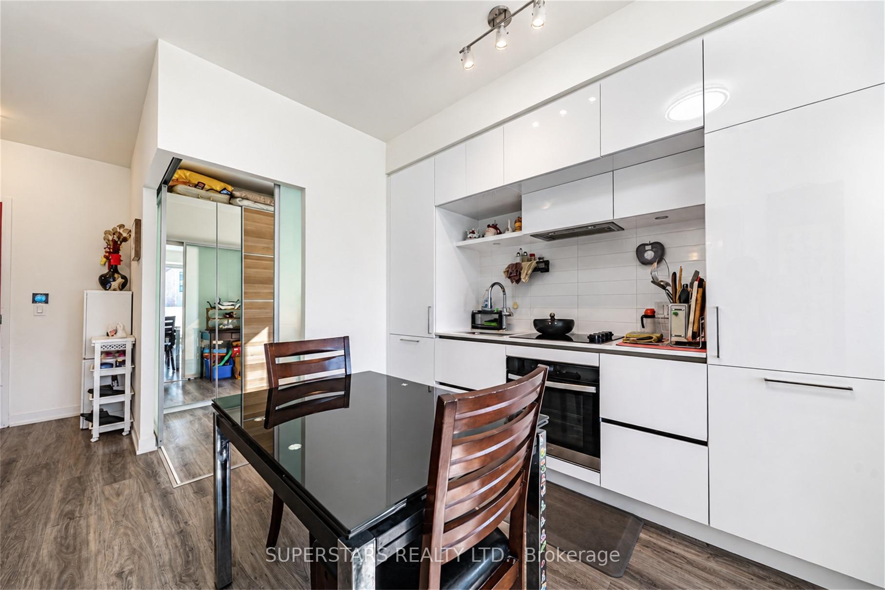 Photo 10 of Unit 230, 2 David Eyer Road, Richmond Hill, Rural Richmond Hill — HOMEH