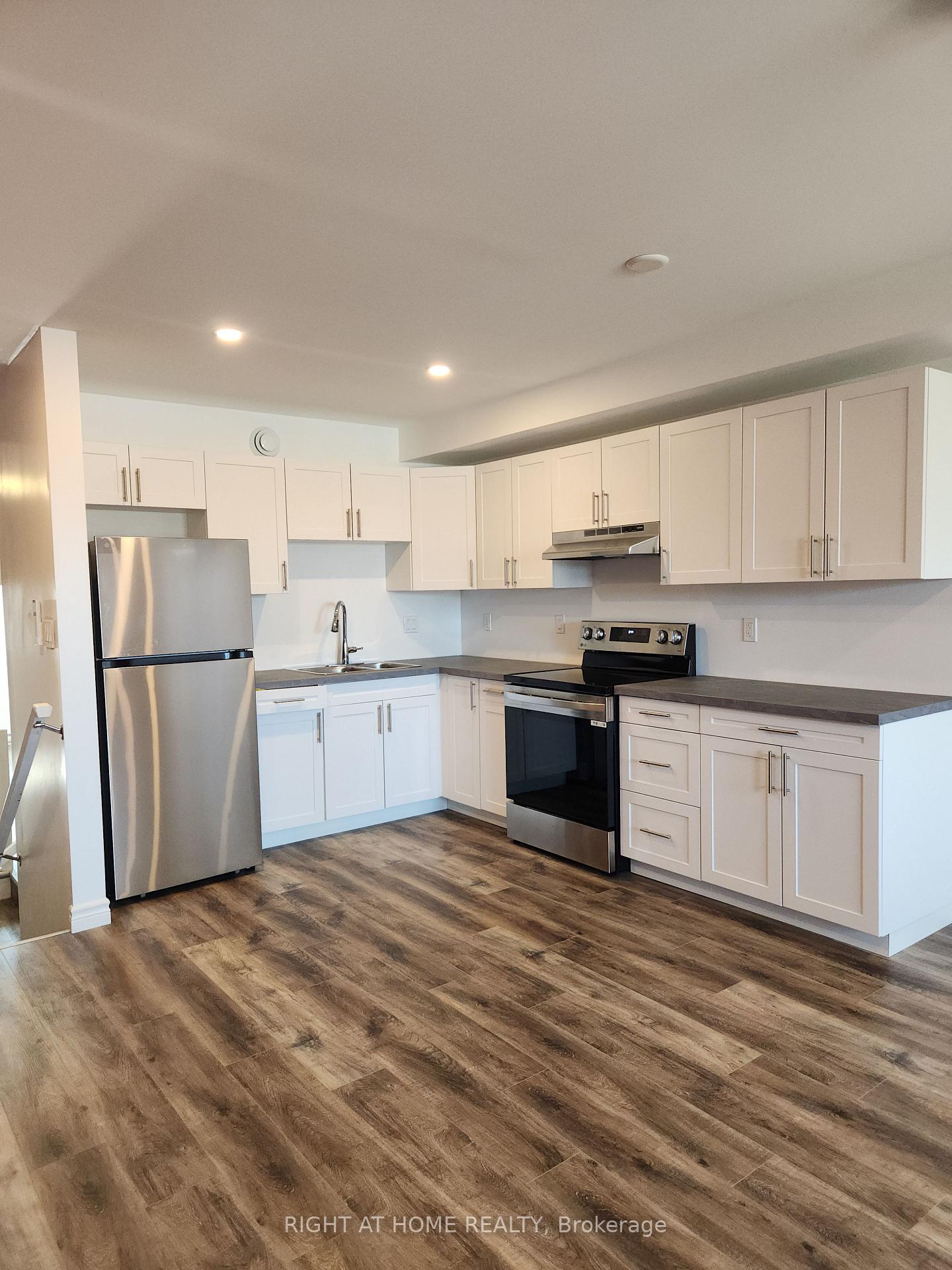 Photo 5 of Unit 203, 9 Queen Street W, Springwater, Elmvale — HOMEH