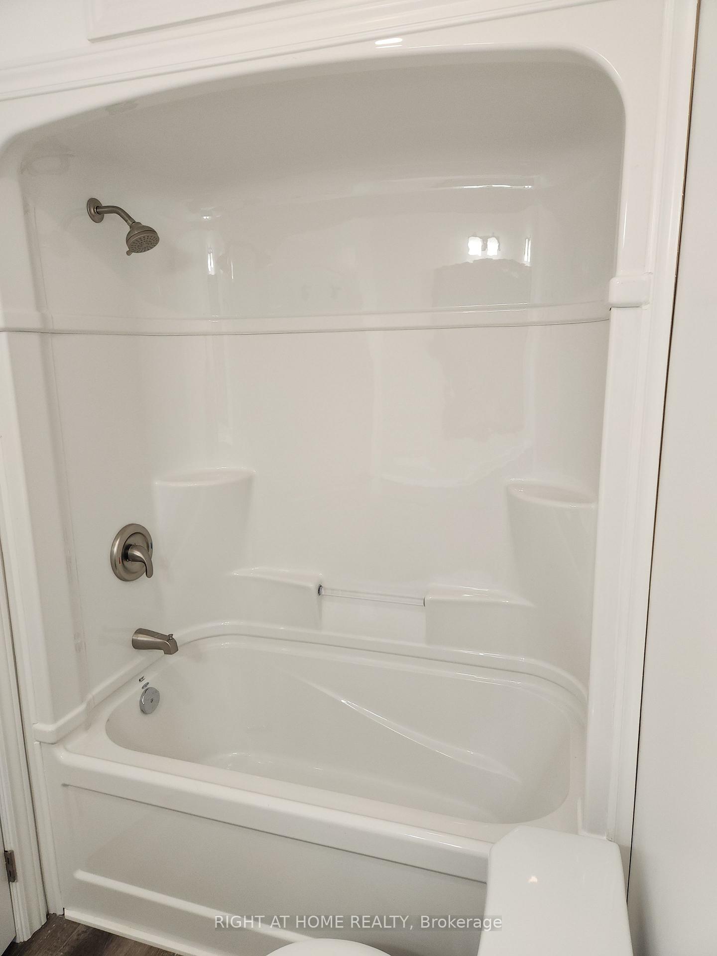 Photo 7 of Unit 203, 9 Queen Street W, Springwater, Elmvale — HOMEH