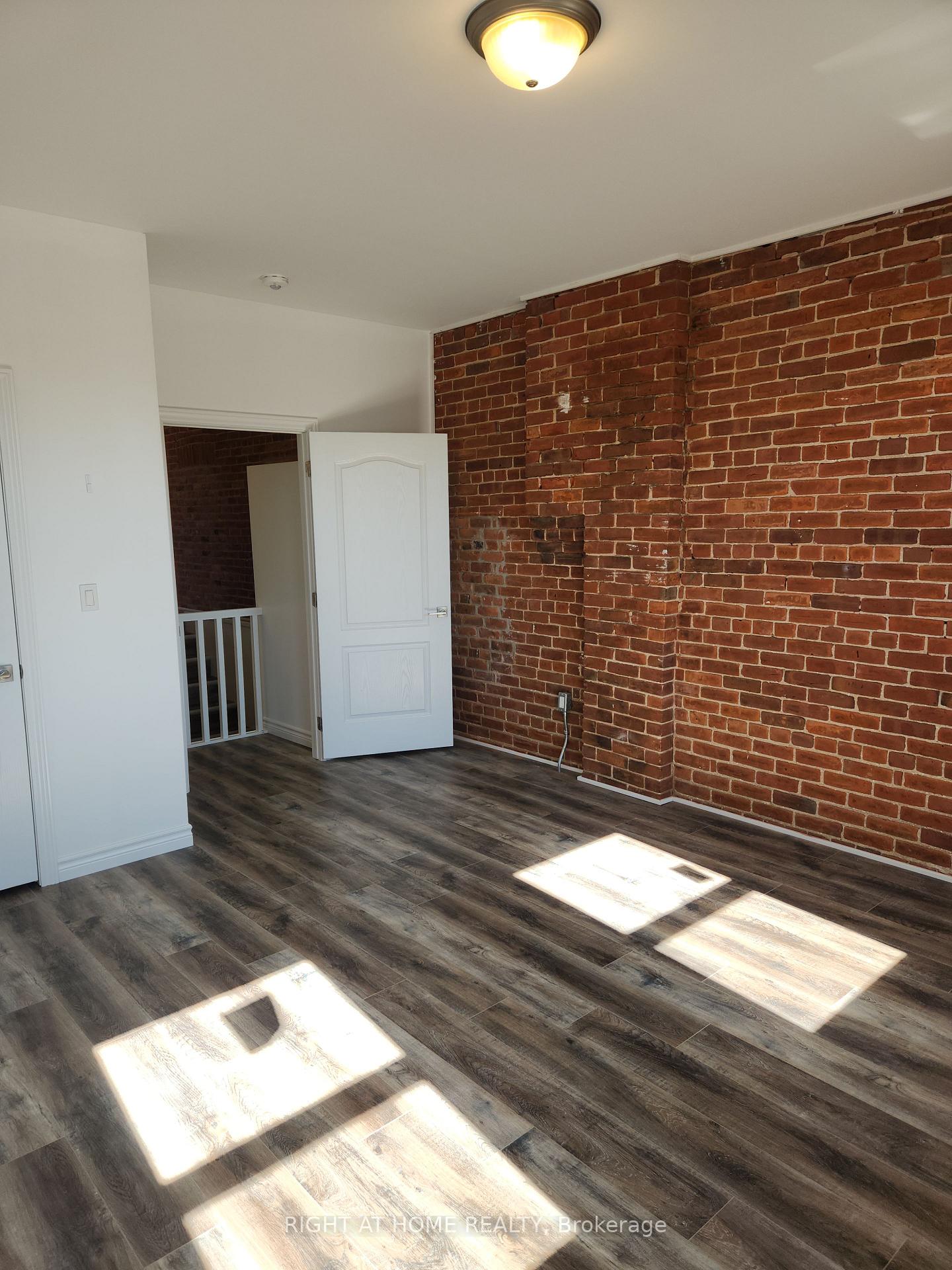 Photo 9 of Unit 203, 9 Queen Street W, Springwater, Elmvale — HOMEH