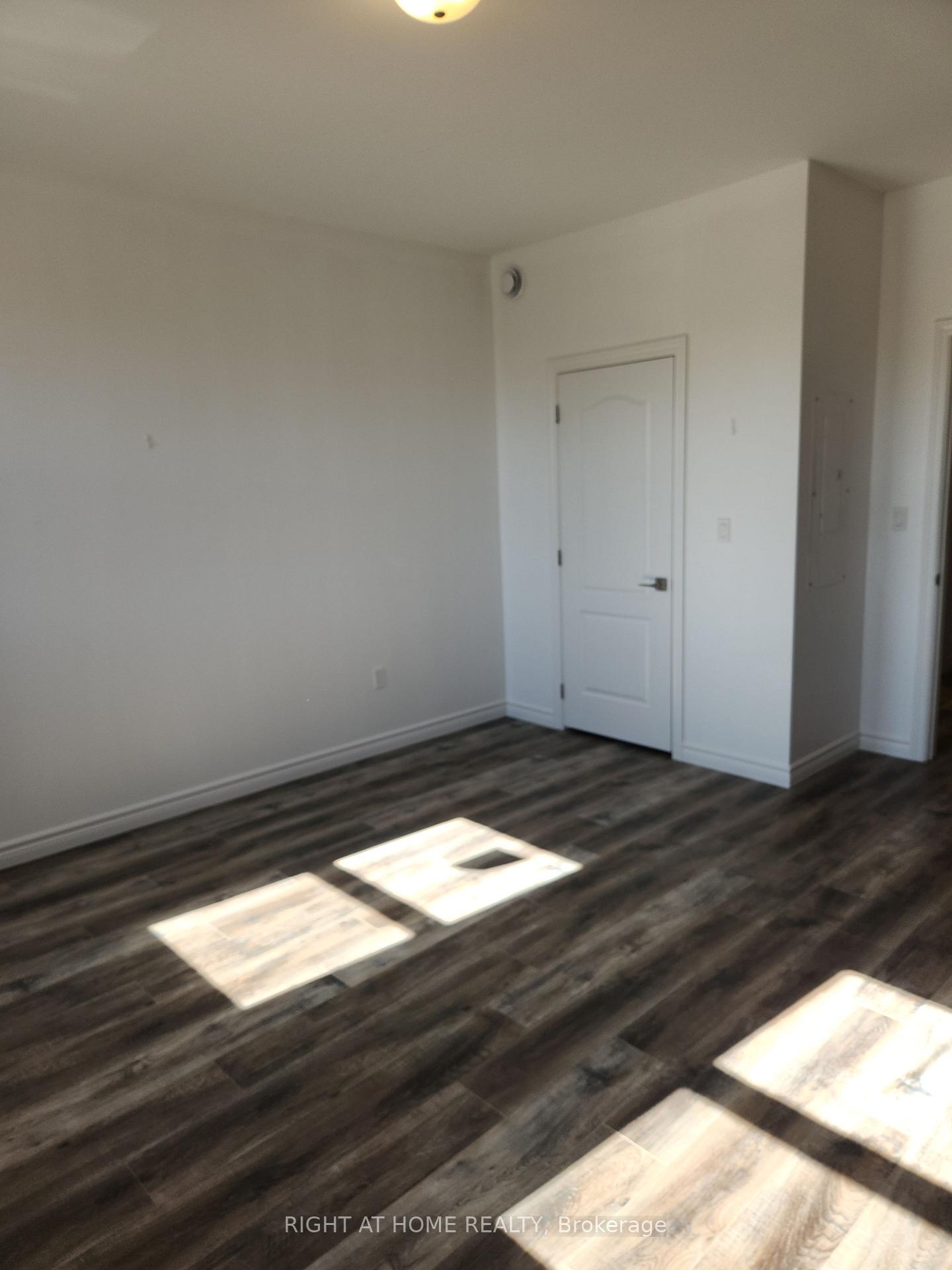 Photo 10 of Unit 203, 9 Queen Street W, Springwater, Elmvale — HOMEH