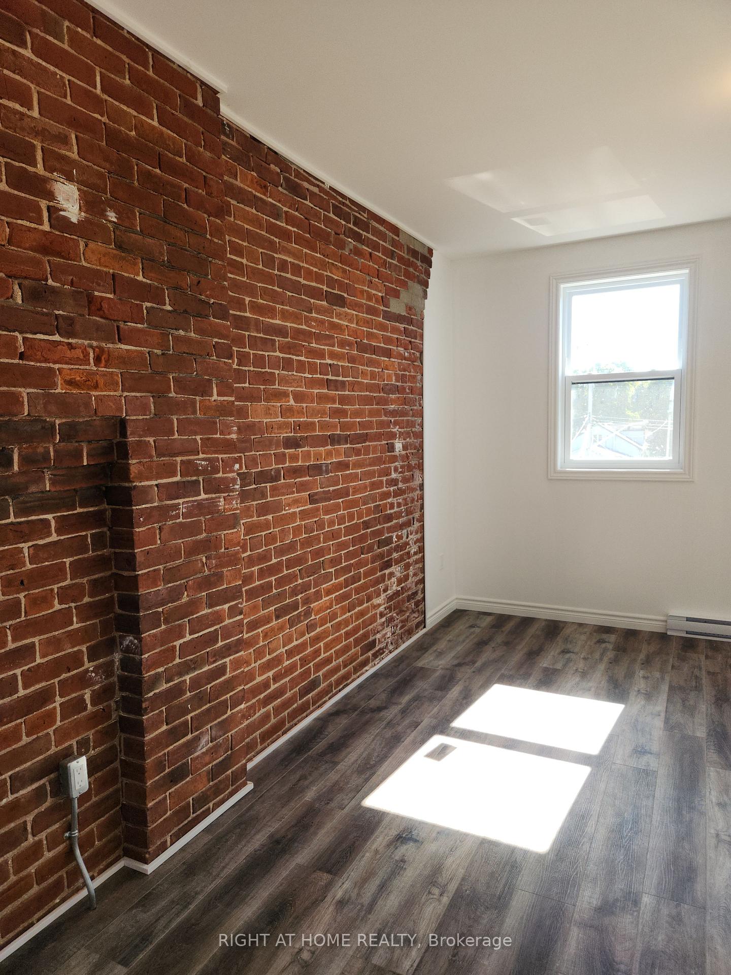Photo 11 of Unit 203, 9 Queen Street W, Springwater, Elmvale — HOMEH