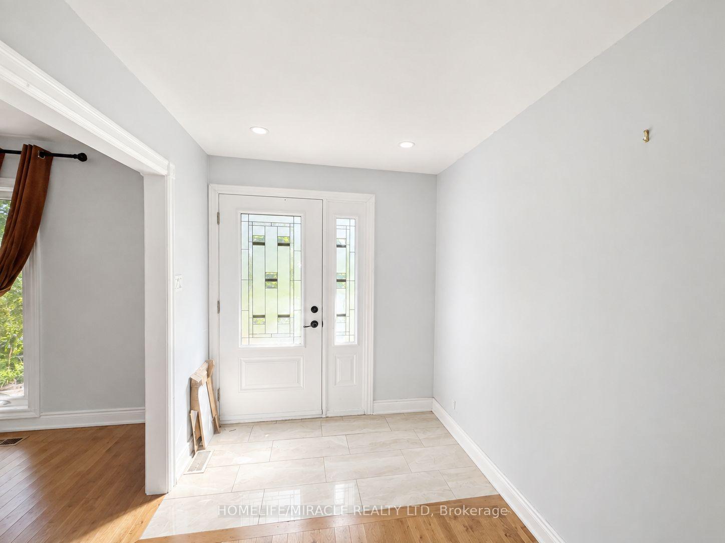 Photo 5 of 14178 Yonge Street, Aurora, Aurora Estates — HOMEH