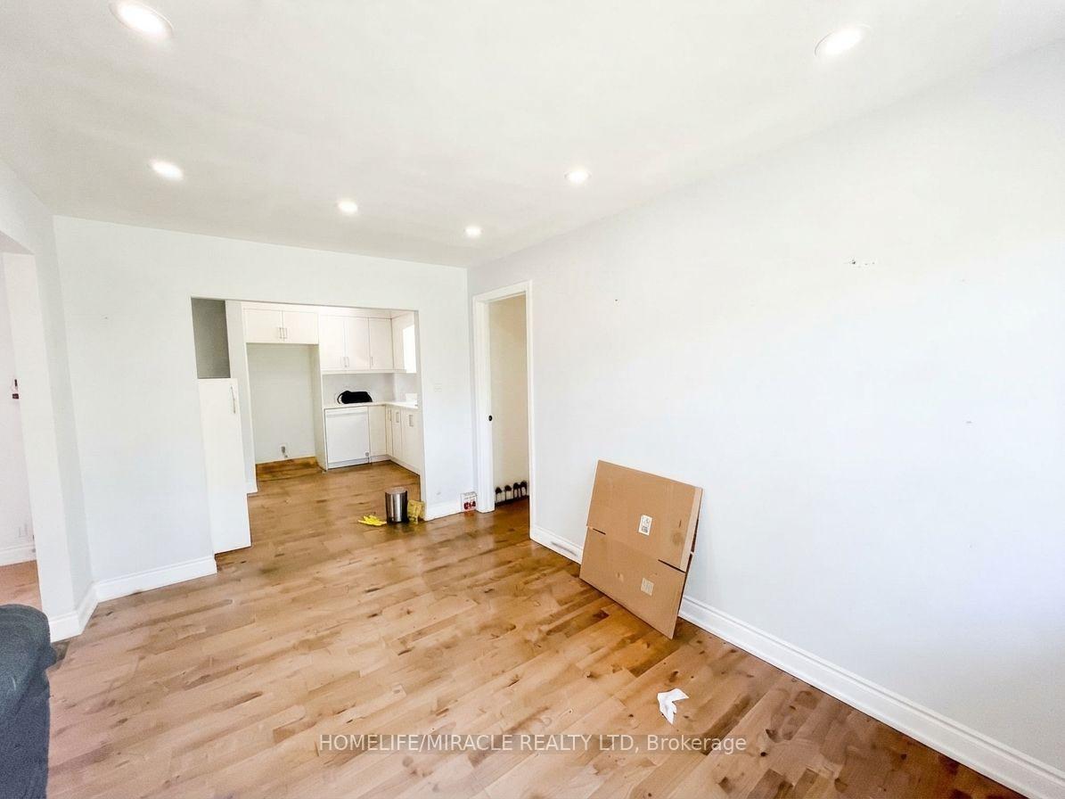 Photo 9 of 14178 Yonge Street, Aurora, Aurora Estates — HOMEH