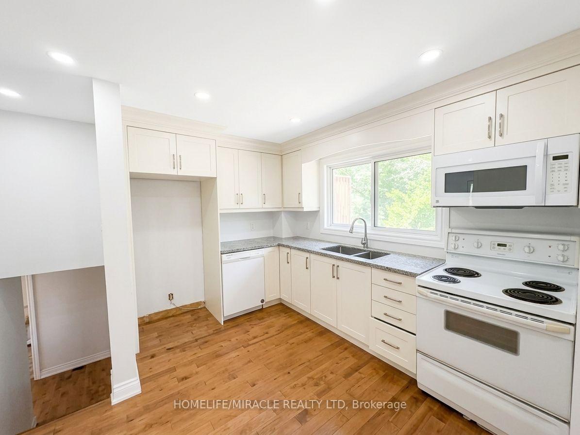 Photo 10 of 14178 Yonge Street, Aurora, Aurora Estates — HOMEH