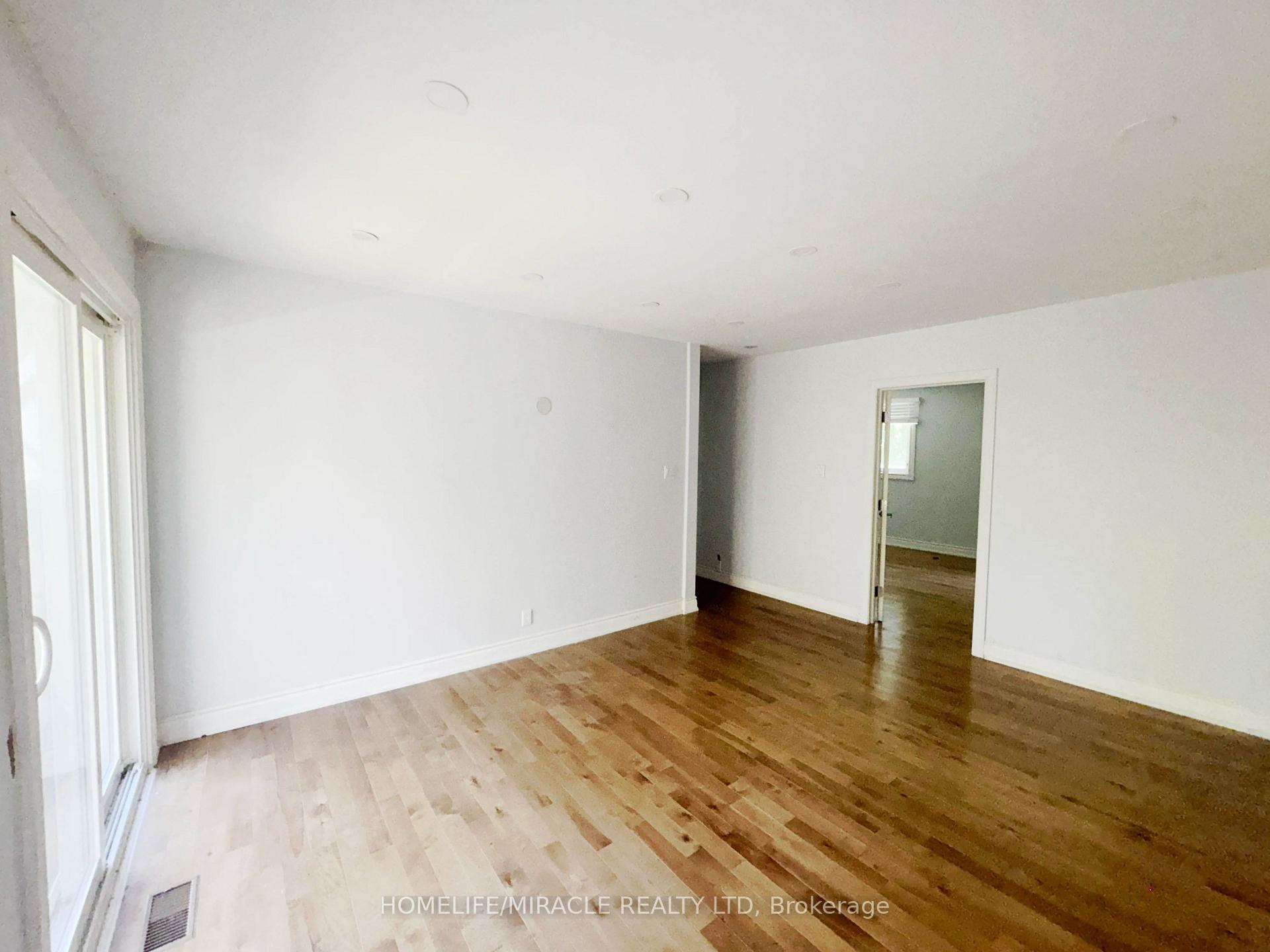 Photo 16 of 14178 Yonge Street, Aurora, Aurora Estates — HOMEH
