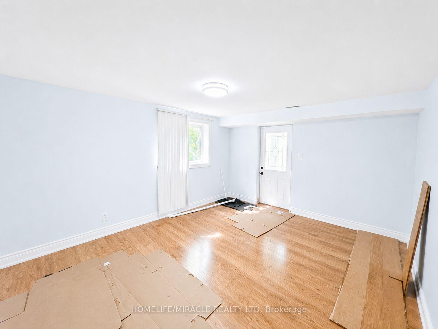Photo 23 of 14178 Yonge Street, Aurora, Aurora Estates — HOMEH